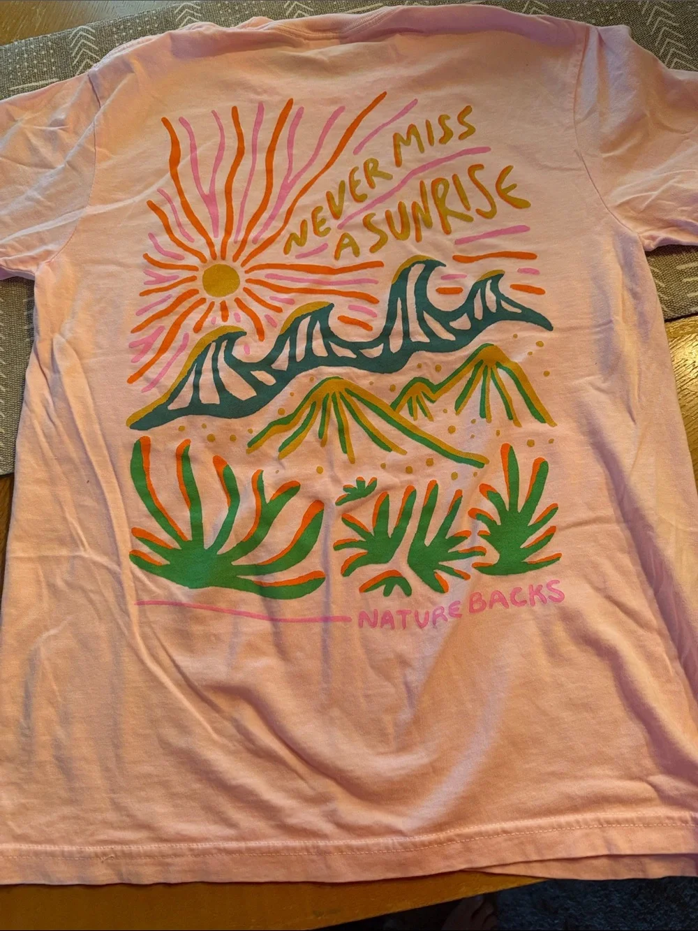 Nature Backs Comfort Colors Pink 'Never Miss a Sunrise' Short Sleeve Tee Size S - Picture 3 of 3